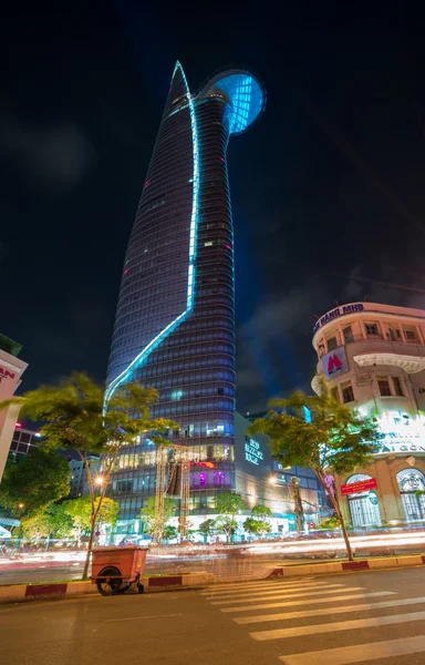 Ho Chi Minh city colorful night with laser lighting on at the Bitexco Financial Tower National celebration 2015 — Stockfoto