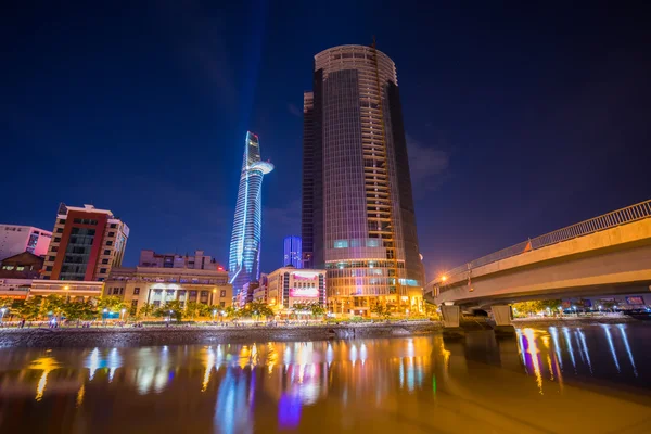 Ho Chi Minh city colorful night with laser lighting on at the Bitexco Financial Tower National celebration 2015 — Stockfoto