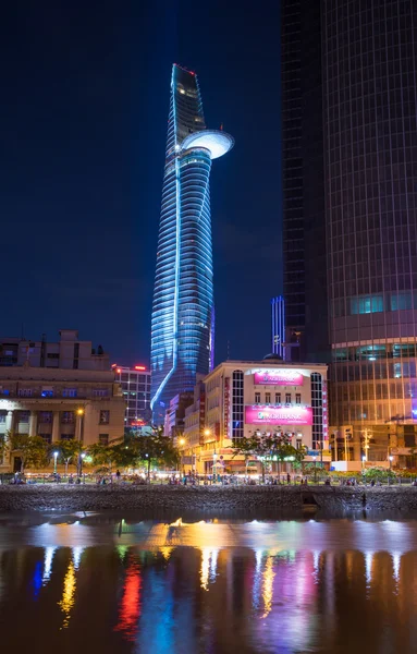 Ho Chi Minh city colorful night with laser lighting on at the Bitexco Financial Tower National celebration 2015 — Stockfoto