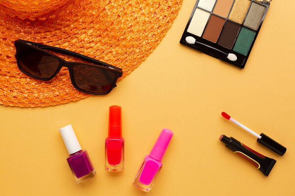 Косметика для создания макияжа на летних каникулах, популярные цвета советы блоггера.