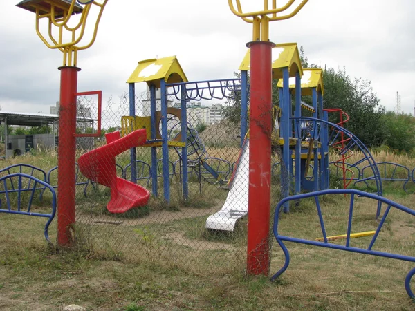 Antigo parque infantil na Ucrânia — Fotografia de Stock