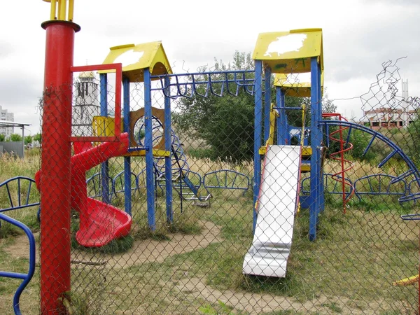 Antigo parque infantil na Ucrânia — Fotografia de Stock