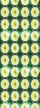 Tekstil ve kapak tasarımı için mükemmel. Elle çizilmiş sonbahar çiçeği deseni. Doodle tarzı. Renkli yeşil ve nötr çizim kalıbı. Yeşil ve nötr renkte çiçekler.