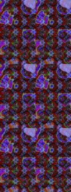 Kahverengi ve menekşe renginde çiçekler olan bir çiçek deseni çiz. Çiçekler suluboya tarzında kahverengi ve mor renkte.