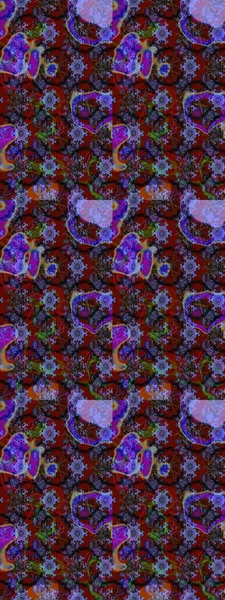 Kahverengi ve menekşe renginde çiçekler olan bir çiçek deseni çiz. Çiçekler suluboya tarzında kahverengi ve mor renkte.