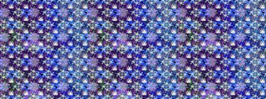 Mavi ve mor renkli çiçekler. Kumaş desenli papatya çiçekleri ayrıntıları.