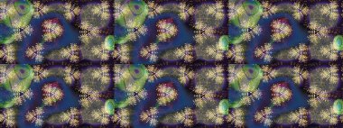 Sevgililer günü ve tebrik kartı konsepti için şık bir davetiye. Çiçek kompozisyonu, el boyası, hassas şablon. Üst manzara, yumuşak stil. Gri ve mor renkler üzerine manzaralı çiçek deseni.