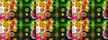 Gri ve kahverengi renkli çiçekler. Kumaş desenli papatya çiçekleri ayrıntıları.