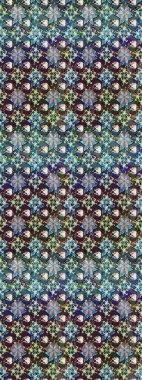 Çiçeksel çizim kalıbının yansıması. Vadinin çiçekleri mavi ve nötr renklerde.