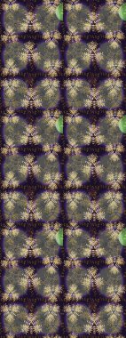 Gri ve kahverengi renkli çiçekler. Küçük çiçekte sevimli çiçek deseni var..