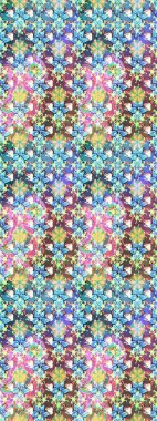 Şirin çiçekli eskiz deseni ve mavi renkli yapraklar, suluboya çiçek deseni, duvar kağıdı, kart veya kumaş için fayanslı. Raster illüstrasyonu.