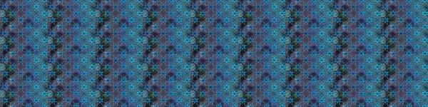 Yapraklı çiçekler ve mavi ve gri renkli papatya çiçekleri. Raster - stok. Kusursuz arkaplan deseni.