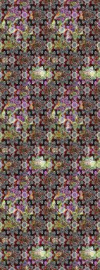 Üzerinde gri ve siyah renkler olan çiçek desenleri çiz. Suluboya tarzında gri ve siyah renkte çiçekler.