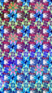 Şirin çiçekli eskiz deseni ve mavi ve mor renkli yapraklar, suluboya çiçek deseni, duvar kağıdı, kart ya da kumaş için fayanslı. Raster illüstrasyonu.