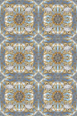 Damask kusursuz yinelenen arkaplan. Doku arka planında altın duvar kâğıdı. Barok tarzında altın çiçekli süs. Gri, nötr ve mavi renklerde altın element.