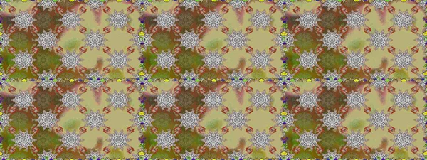 Tarafsız ve kahverengi renklerde Asya tekstili. Raster illüstrasyonu. Çiçeklerle suluboya desenleri.