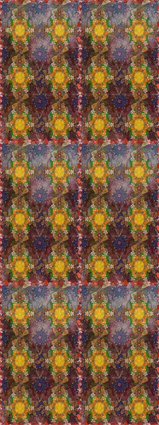 Manzaralı çiçek deseni. Sevgililer günü ve tebrik kartı konsepti için şık bir davetiye. Çiçek kompozisyonu, el boyası, hassas şablon. Üst görünüm, yumuşak kahverengi ve gri renk biçimi.