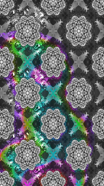 Raster çiçek desenleri çiziyor. Vadinin çiçekleri yeşil ve gri renklerde.