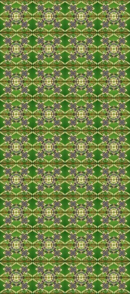 Doğulu stil altın deseni altın elementlerle gri, yeşil ve nötr renklerde arabesliyor. Kusursuz kıvırcık saçlar. Raster altın desen.