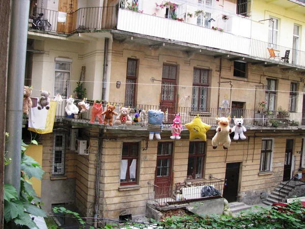 eski avlu.