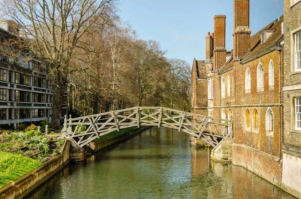 Matematiksel Köprü, Queens College Cambridge, İngiltere