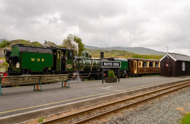 WHR Pullman tarihi tren istasyonda. Galler, İngiltere