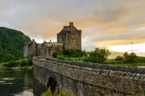 Eilean Donan Castle Schotland Tijdens Zonsondergang — Stockfoto