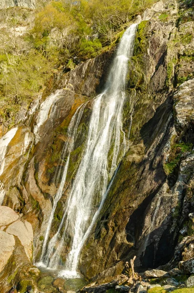 Водоспад Абер Фоллс Уельсі Coedydd Aber National Nature Reserve — стокове фото