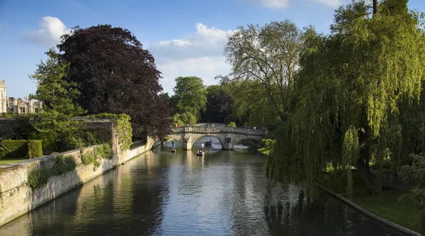 Canal de Cambridge batea —  Fotos de Stock