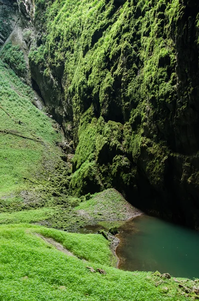 Onderin Macocha kloof — Stockfoto