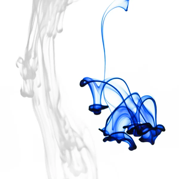 흐르는 물에 파란색 잉크 Abstact — 스톡 사진