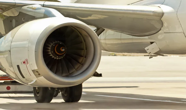 Primer plano del motor del avión —  Fotos de Stock