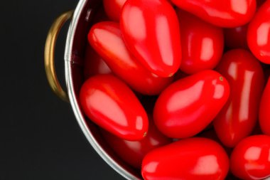 Olgun kırmızı domates konteyner