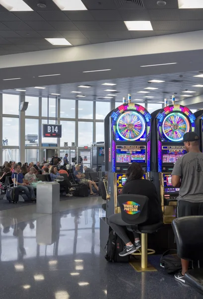 Abflugstore sind eine letzte Chance, die Slots beim Verlassen von Las Vegas zu spielen — Stockfoto