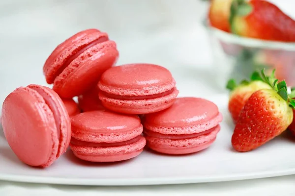 French Macaron Strawberry Flavor Baker — Stock Photo, Image