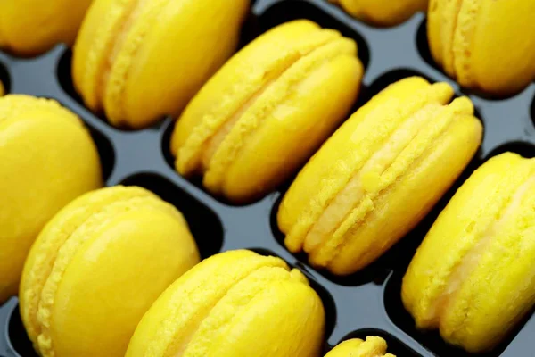 Macaron Français Jaune Sucré Dans Boulanger — Photo