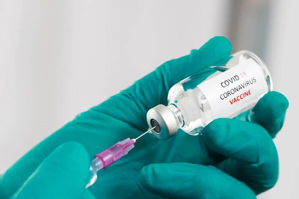 Médico Está Vacinando Contra Covid Para Pacientes Hospital — Fotografia de Stock