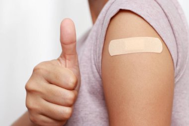 Kadın aşı oluyor, bağışıklık kazanıyor ama vücudunda hiçbir etkisi yok..