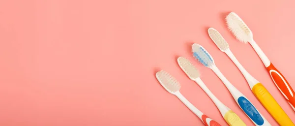 Old Toothbrush Pink Background — Stock Photo, Image