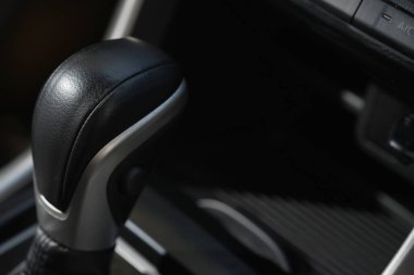 Sürücünün ihtiyaçlarına bağlı olarak vitesler hem elle hem de otomatik olarak kullanılabilir..