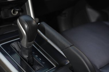 Sürücünün ihtiyaçlarına bağlı olarak vitesler hem elle hem de otomatik olarak kullanılabilir..