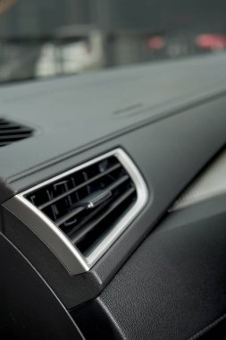  Araba kliması eskisi kadar havalı değil. Kontrol için servis merkezine götürmeniz gerekebilir..