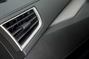 Araba kliması eskisi kadar havalı değil. Kontrol için servis merkezine götürmeniz gerekebilir..