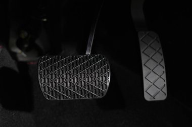 Car brake systems play an important role in controlling speed and stopping the vehicle, enabling drivers to drive safely.	