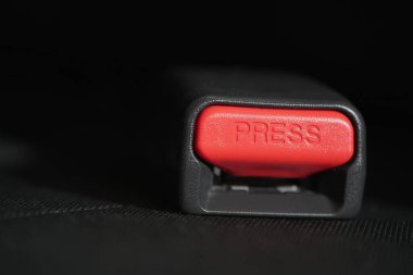 Emniyet kemeri takmak bir kazanın şiddetini azaltmada önemli bir faktördür..