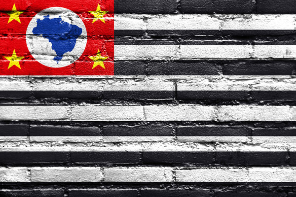 Флаг Сан-Паулу, раскрашенный на кирпичной стене
