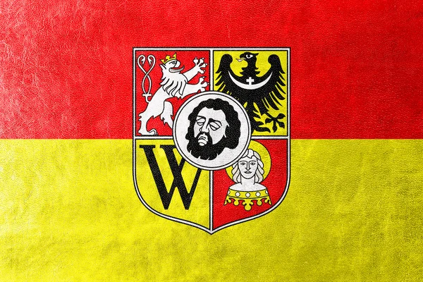 Bandera de Wroclaw con Escudo de Armas, pintado sobre textura de cuero — Foto de Stock
