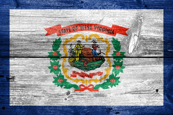 Flaga z West Virginia State, malowane na tle starego drewna deski — Zdjęcie stockowe