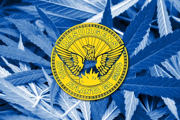 Vlag van Atlanta, Georgia op cannabis achtergrond — Stockfoto