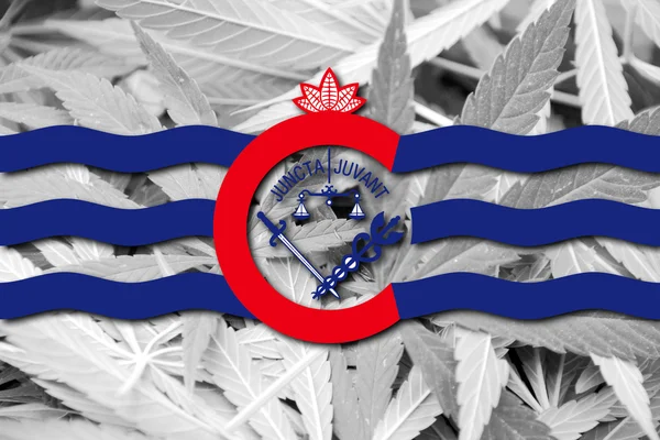 Cincinnati, Ohio, bayrağı esrar arka plan üzerinde